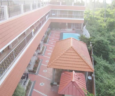 https://imgcld.yatra.com/ytimages/image/upload/t_hotel_yatra_city_desktop/v1417507954/Domestic Hotels/Hotels_Kovalam/The View Heights/Overview.jpg